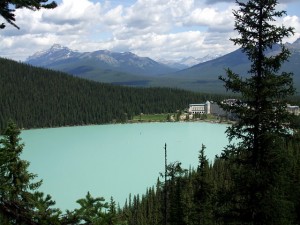 chateau-lake-louise-trail-view-3650f
