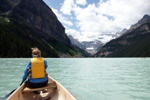 lake-louise-canoe-09146s lake-louise-canoe-09146s