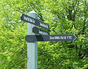 An older wayfinding sign in the Don Valley points the (wrong) way An older wayfinding sign in the Don Valley points the (wrong) way