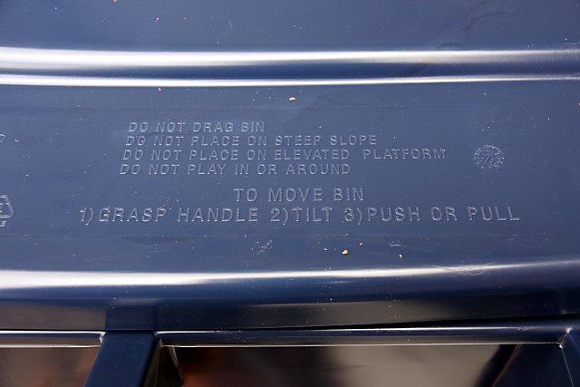 Informative instructions on the new blue bin