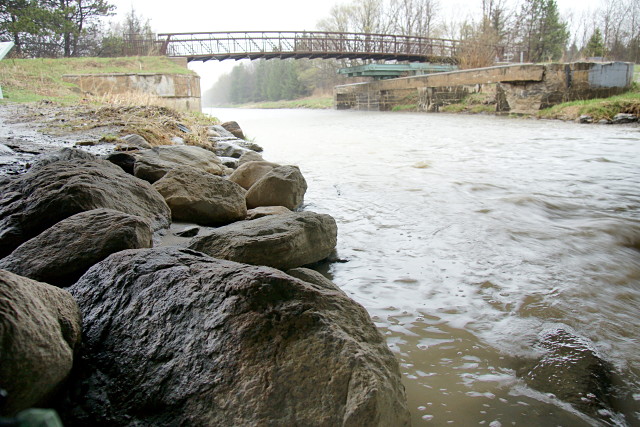 The swing bridge structure. The pedestrian bridge is not connected to the historic bridge base.