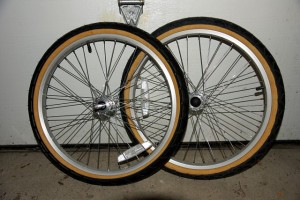 Two quick-release wheels came with the Wike DIY trailer kit