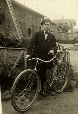 My great-grandfather and his bike in 1917