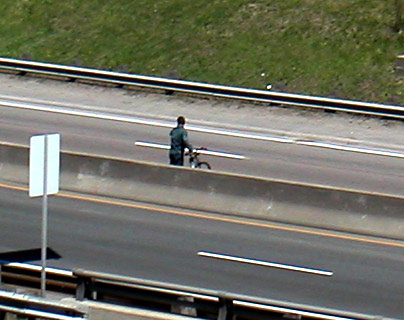 Cyclist crossing the DVP