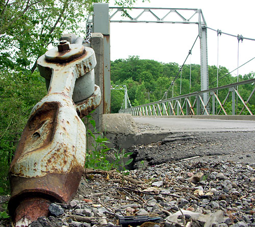 Sewells Road suspension bridge in Scarborough