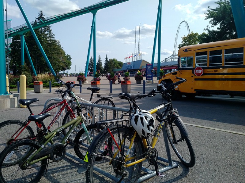 20170825-bikes-parked-at-canadas-wonderland